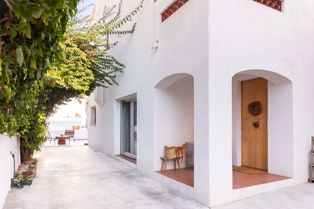 4 bedroom Villa for sale in Vilanova i la Geltrú with pool garage - € 930,000 (Ref: 9396680)