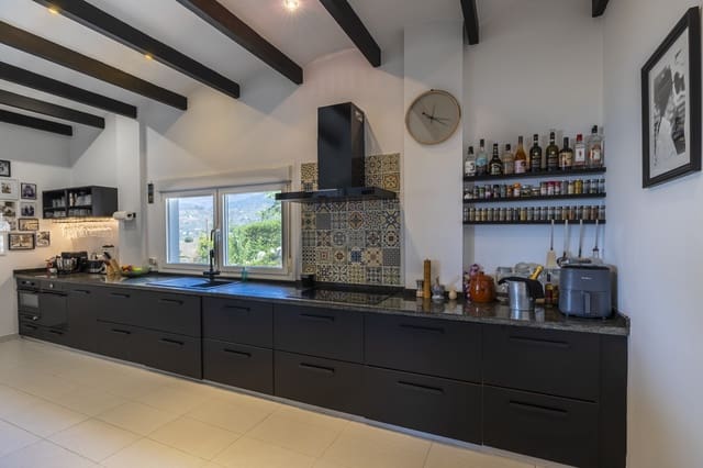 7 bedroom Terraced Villa for sale in Cómpeta with pool garage - € 1,400,000 (Ref: 9402723)