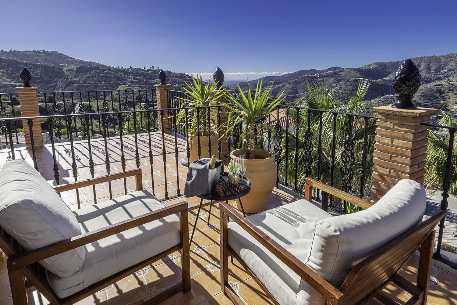 7 soverom Rekkehus til salgs i Competa med svømmebasseng garasje - € 1 400 000 (Ref: 9402723)