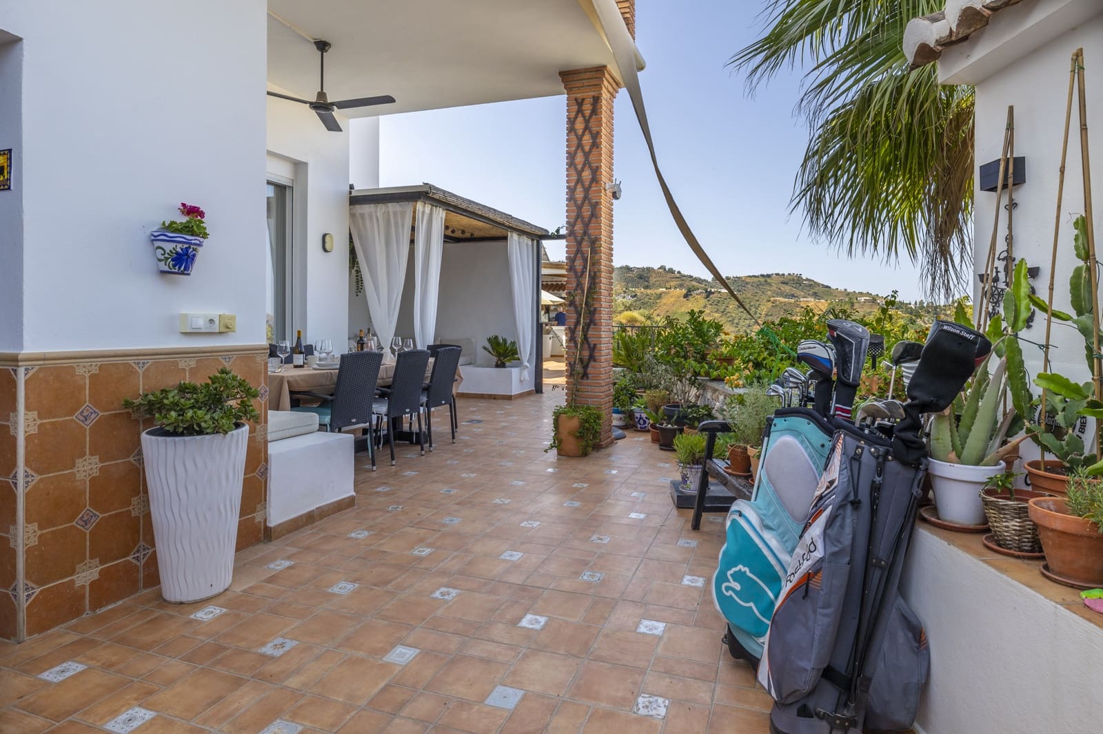 7 soverom Rekkehus til salgs i Competa med svømmebasseng garasje - € 1 400 000 (Ref: 9402723)