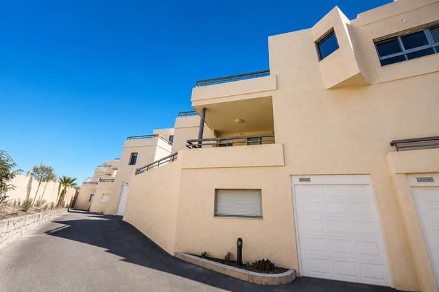 3 quarto Moradia para venda em Granadilla de Abona com piscina garagem - 550 000 € (Ref: 10025169)