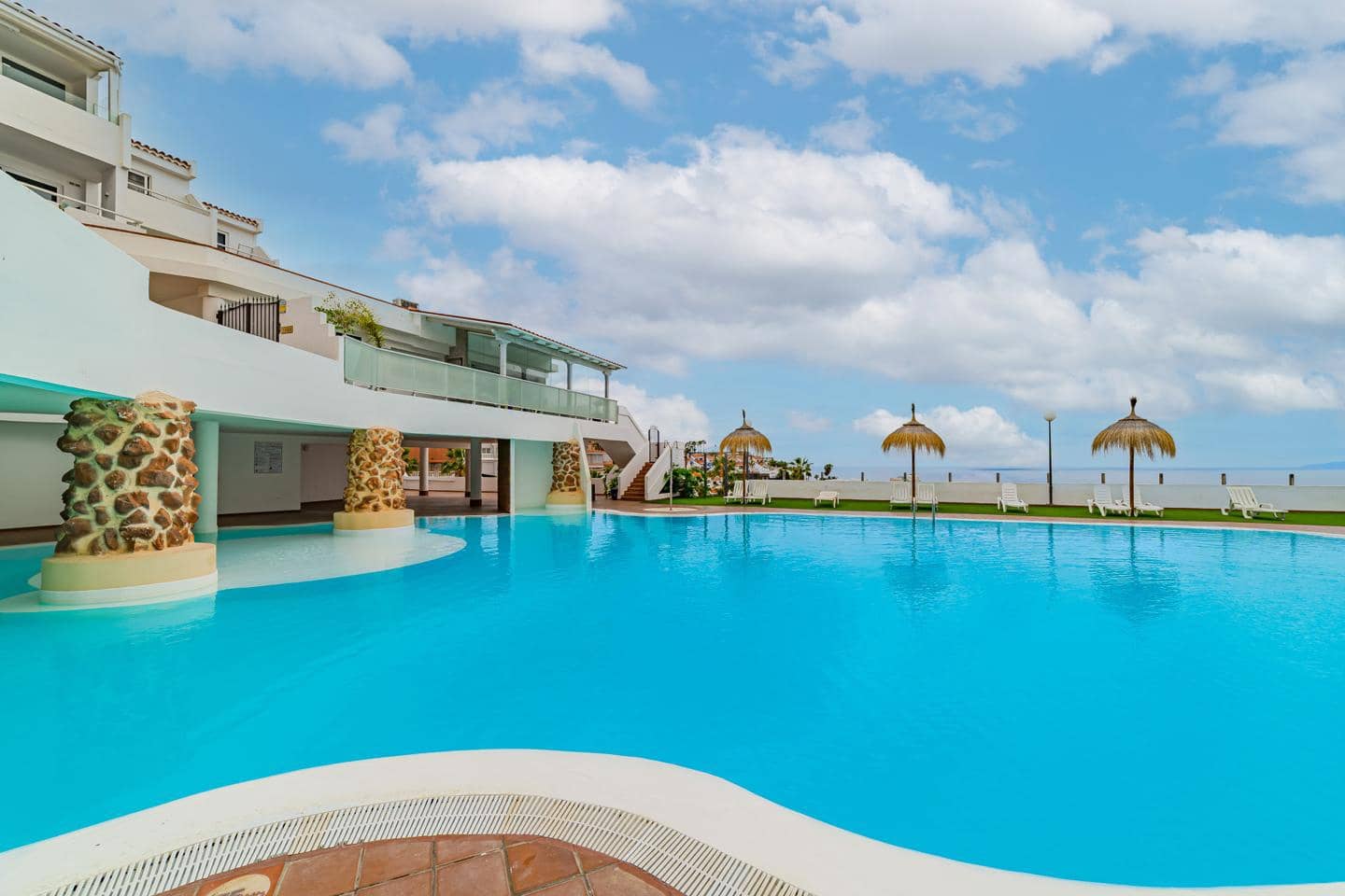 1 makuuhuone Asunto myytävänä paikassa Costa Adeje mukana uima-altaan - 270 000 € (Ref: 9580172)