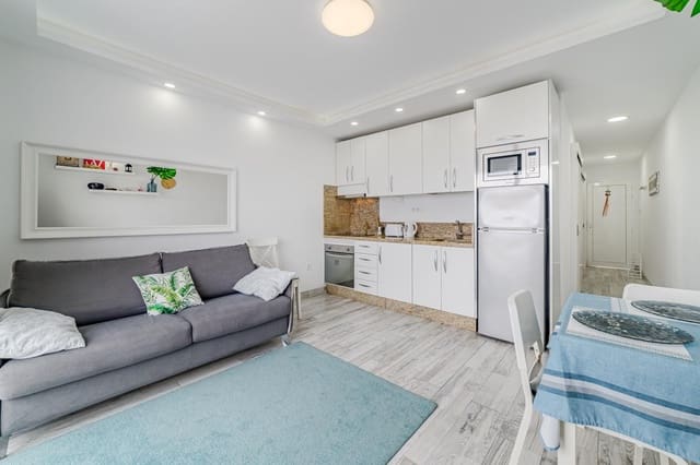 1 makuuhuone Asunto myytävänä paikassa San Eugenio Alto, Adeje mukana uima-altaan - 270 000 € (Ref: 9580172)