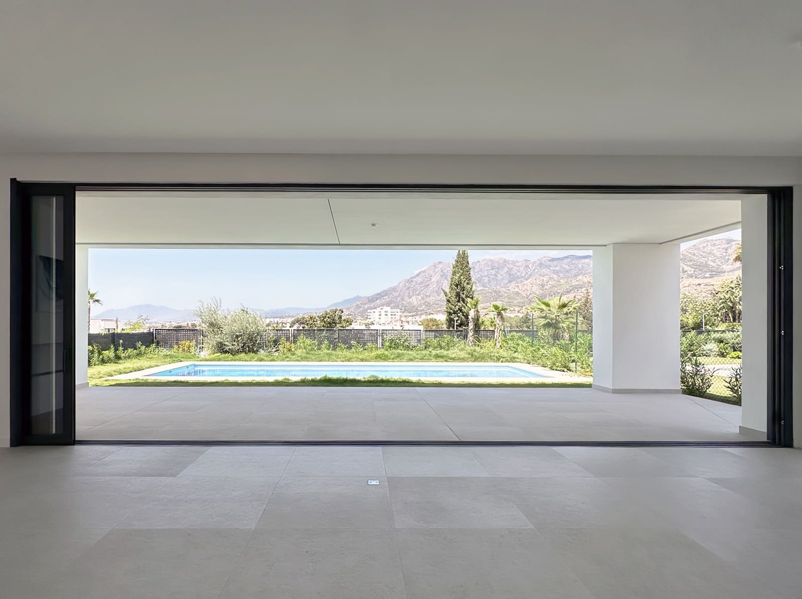 4 sypialnia Willa na sprzedaż w Marbella z basenem garażem - 2 500 000 € (Ref: 9412289)