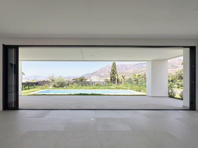 4 sypialnia Willa na sprzedaż w Río Real, Marbella z basenem garażem - 2 500 000 € (Ref: 9412289)