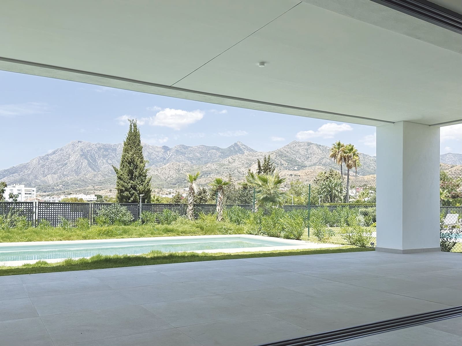 4 sypialnia Willa na sprzedaż w Marbella z basenem garażem - 2 500 000 € (Ref: 9412289)