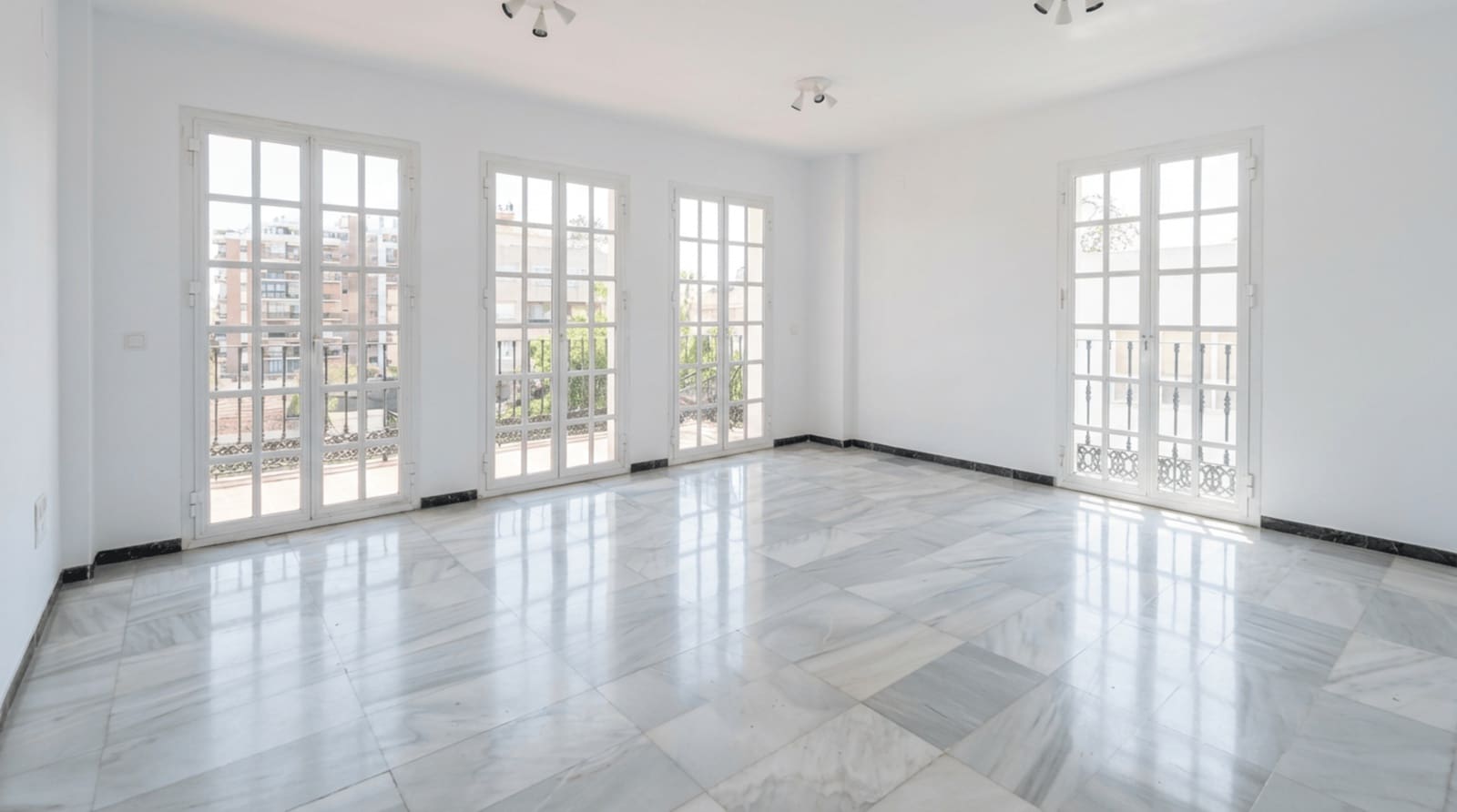 2 bedroom Apartment for sale in Marbella - € 390,000 (Ref: 9443390)