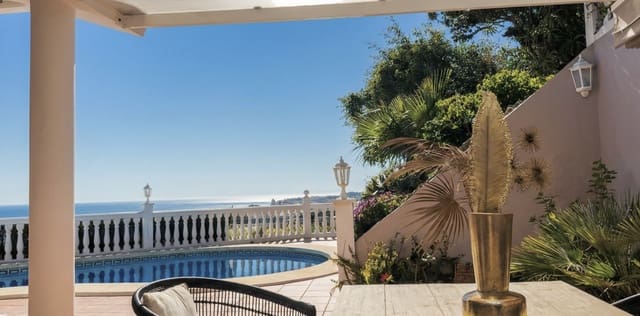 2 bedroom Bungalow for sale in Torreblanca, Fuengirola with pool garage - € 640,000 (Ref: 9609944)