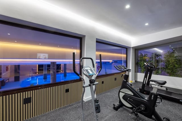 Hus til salgs i Valle Romano Golf, Estepona med svømmebasseng garasje - € 470 250 (Ref: 9789509)