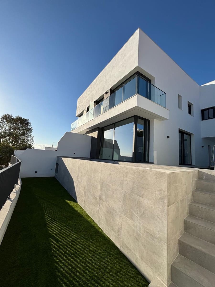 3 Zimmer Doppelhaus zu verkaufen in Malaga Stadt mit Pool Garage - 700.000 € (Ref: 9412890)