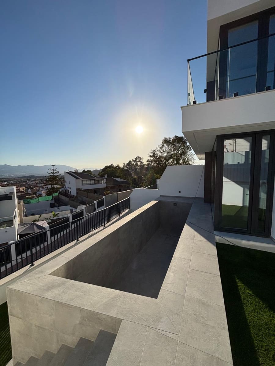 3 Zimmer Doppelhaus zu verkaufen in Malaga Stadt mit Pool Garage - 700.000 € (Ref: 9412890)