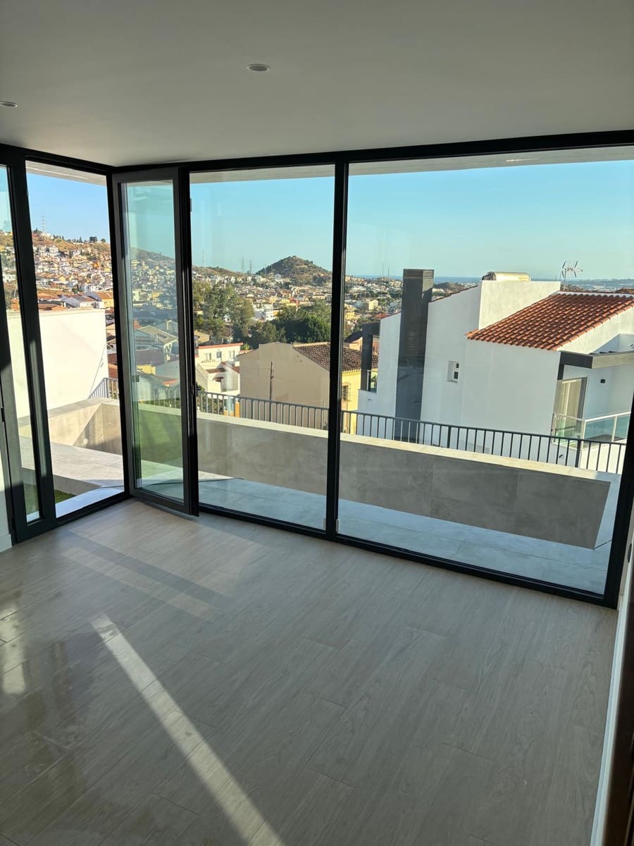 3 Zimmer Doppelhaus zu verkaufen in Malaga Stadt mit Pool Garage - 700.000 € (Ref: 9412890)