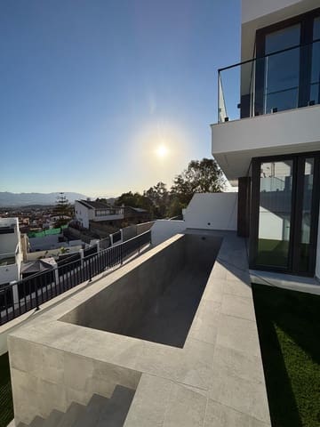 3 bedroom Semi-detached Villa for sale in Fuente Alegre, Málaga city with pool garage - € 700,000 (Ref: 9412890)