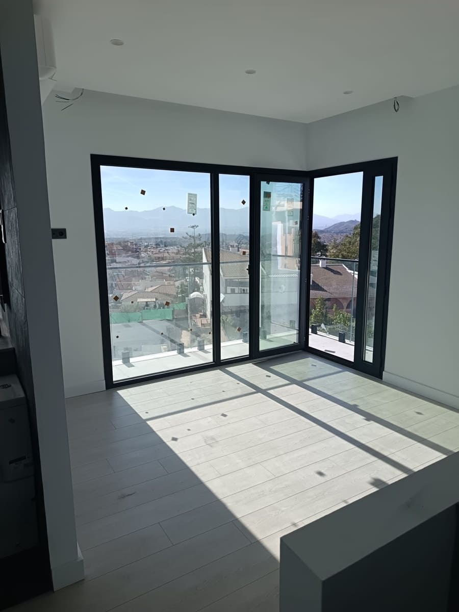 3 Zimmer Doppelhaus zu verkaufen in Malaga Stadt mit Pool Garage - 700.000 € (Ref: 9412890)