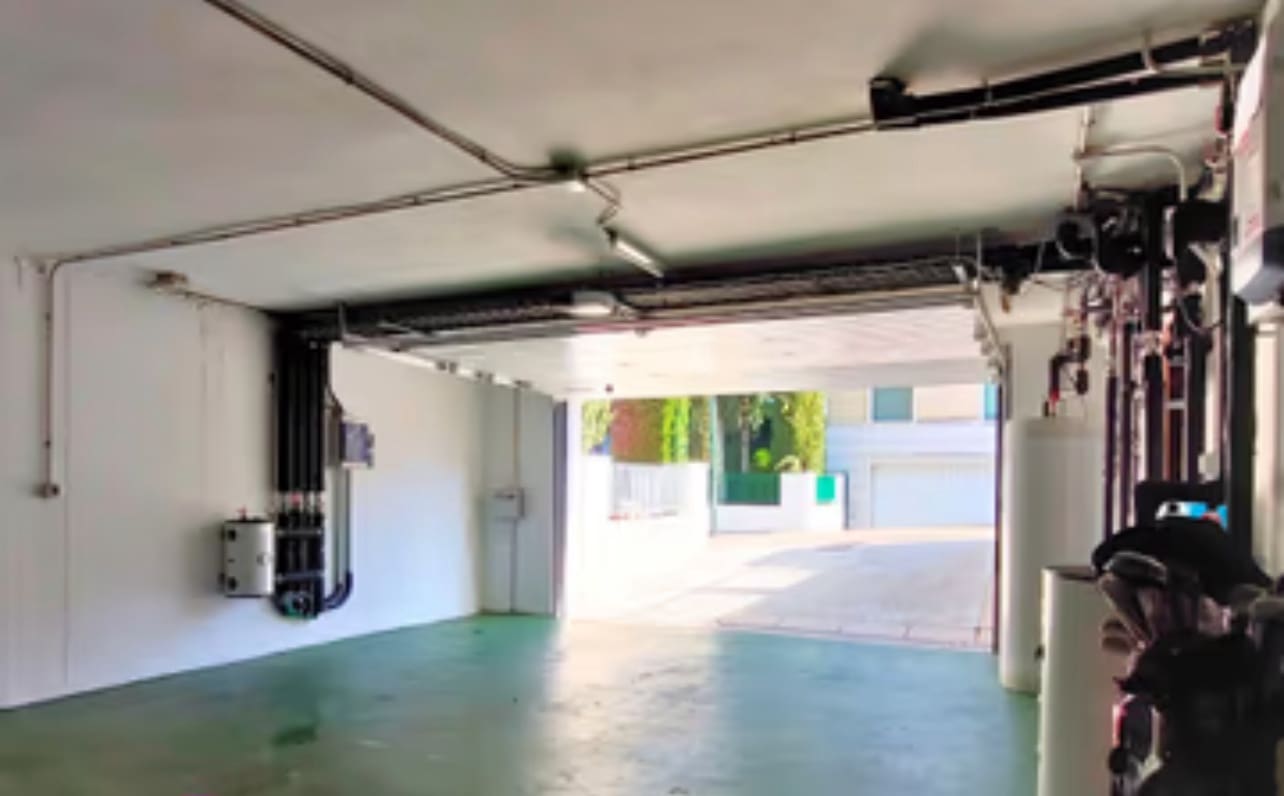 6 bedroom Villa for sale in Valladolid city with garage - € 560,000 (Ref: 9400110)