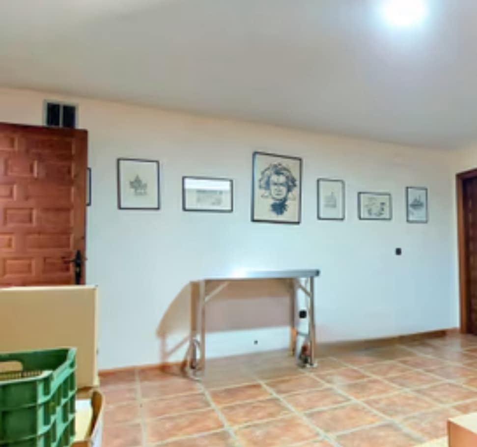 6 bedroom Villa for sale in Valladolid city with garage - € 560,000 (Ref: 9400110)