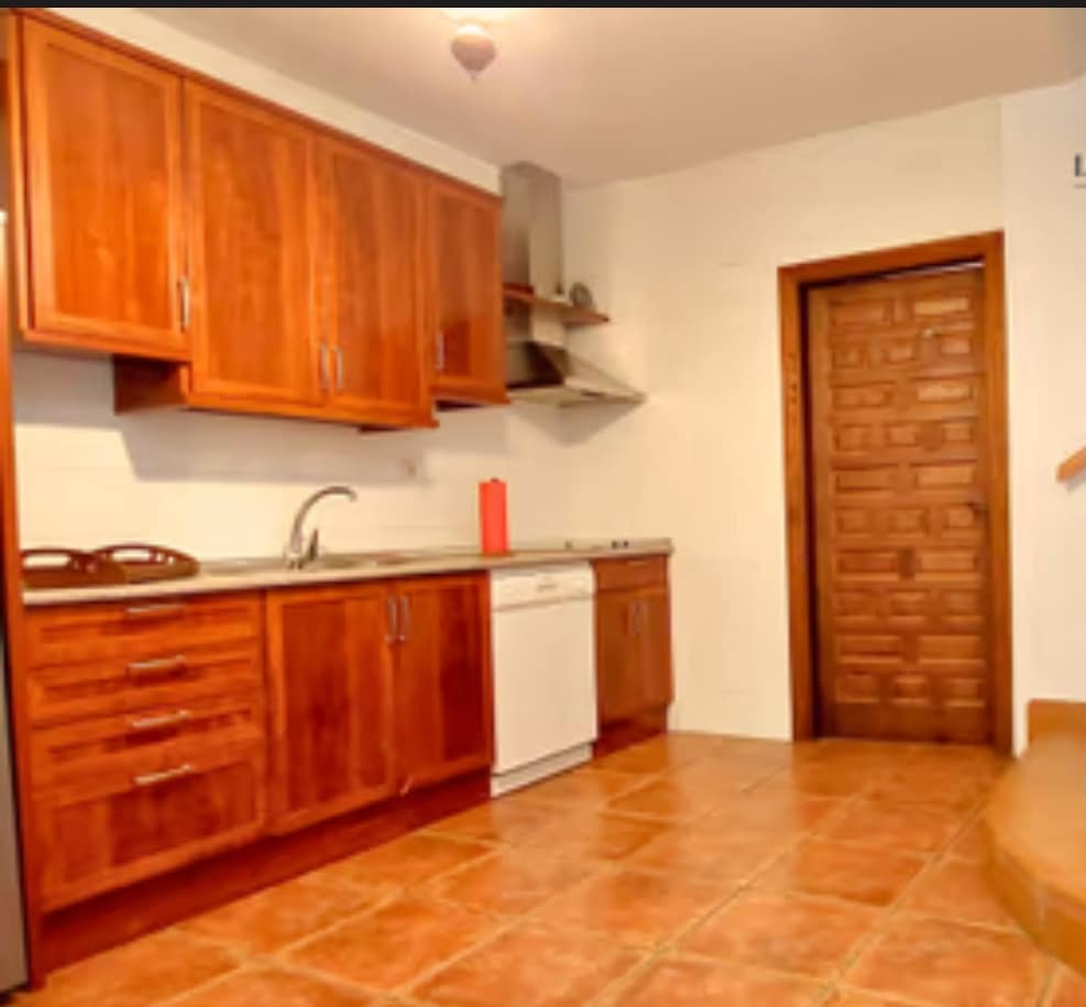 6 bedroom Villa for sale in Valladolid city with garage - € 560,000 (Ref: 9400110)