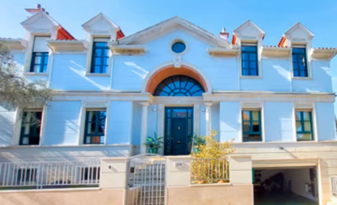 6 bedroom Villa for sale in Valladolid city with garage - € 560,000 (Ref: 9400110)