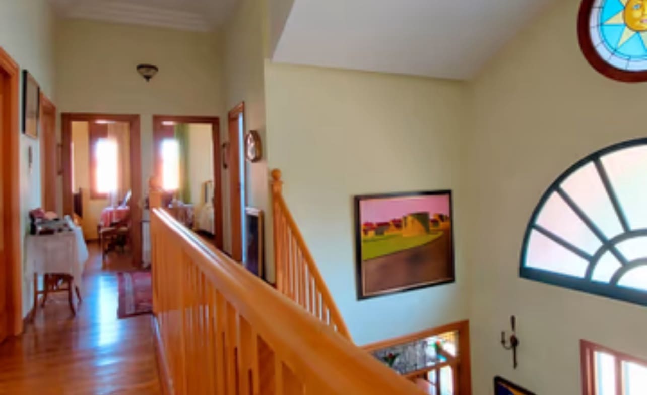 6 bedroom Villa for sale in Valladolid city with garage - € 560,000 (Ref: 9400110)