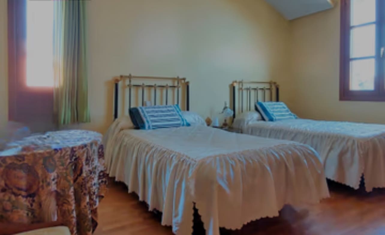 6 bedroom Villa for sale in Valladolid city with garage - € 560,000 (Ref: 9400110)