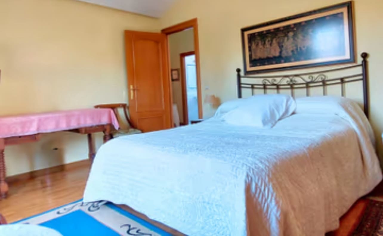 6 bedroom Villa for sale in Valladolid city with garage - € 560,000 (Ref: 9400110)