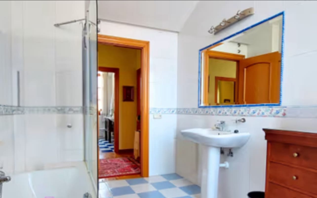 6 bedroom Villa for sale in Valladolid city with garage - € 560,000 (Ref: 9400110)