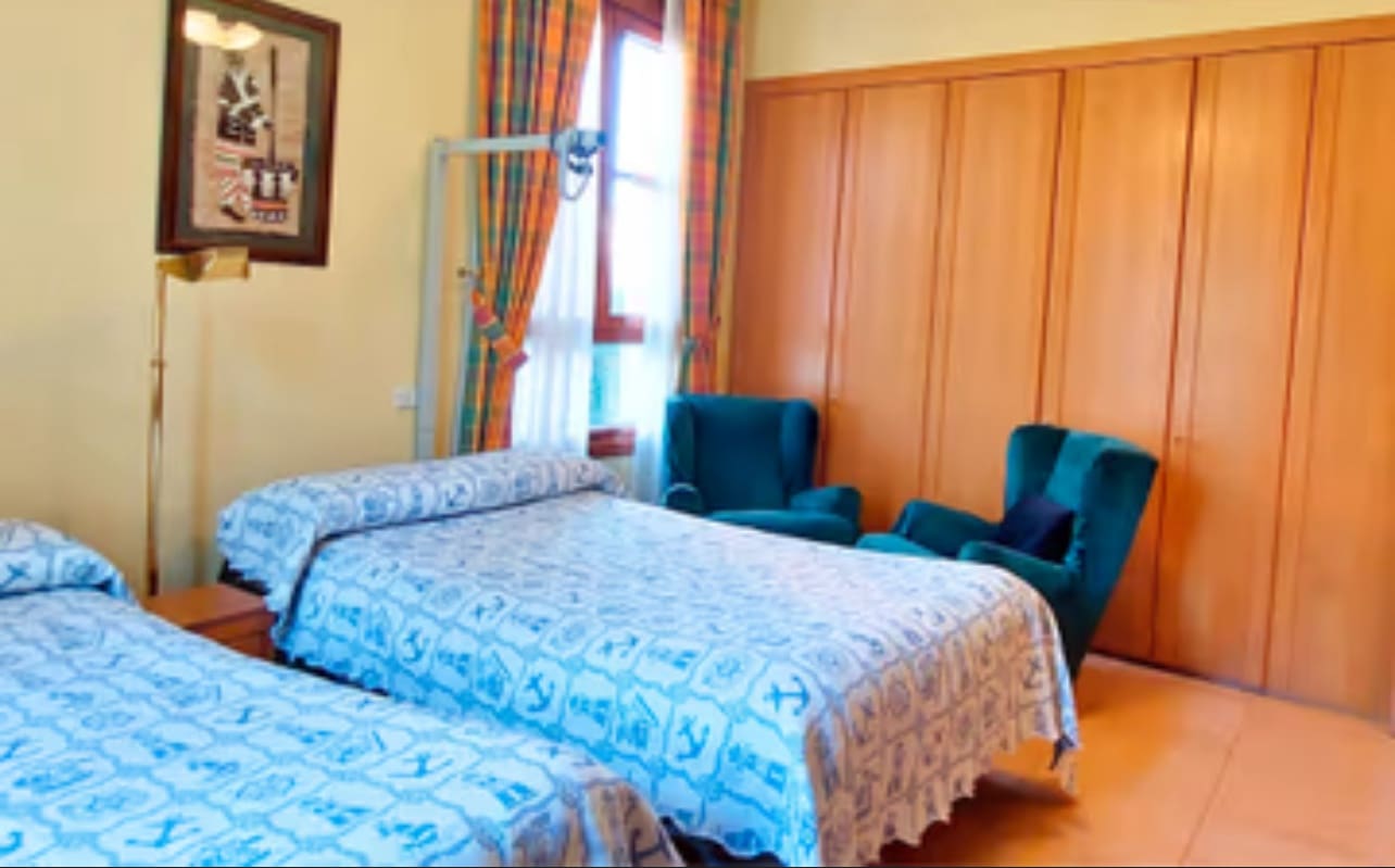 6 bedroom Villa for sale in Valladolid city with garage - € 560,000 (Ref: 9400110)