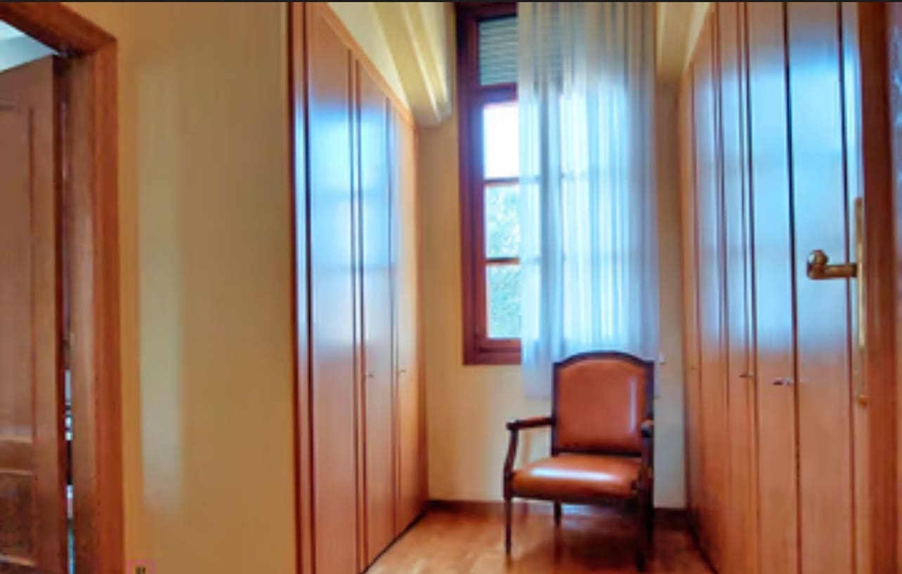 6 bedroom Villa for sale in Valladolid city with garage - € 560,000 (Ref: 9400110)