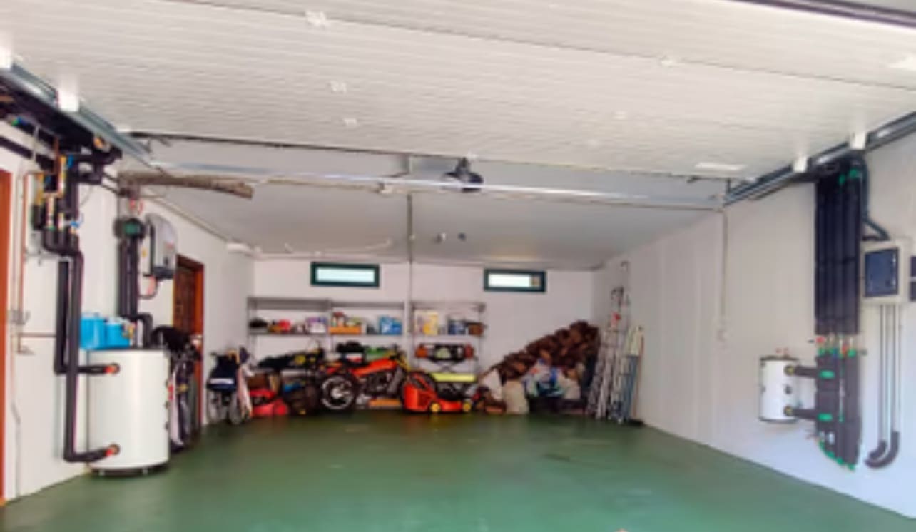 6 bedroom Villa for sale in Valladolid city with garage - € 560,000 (Ref: 9400110)