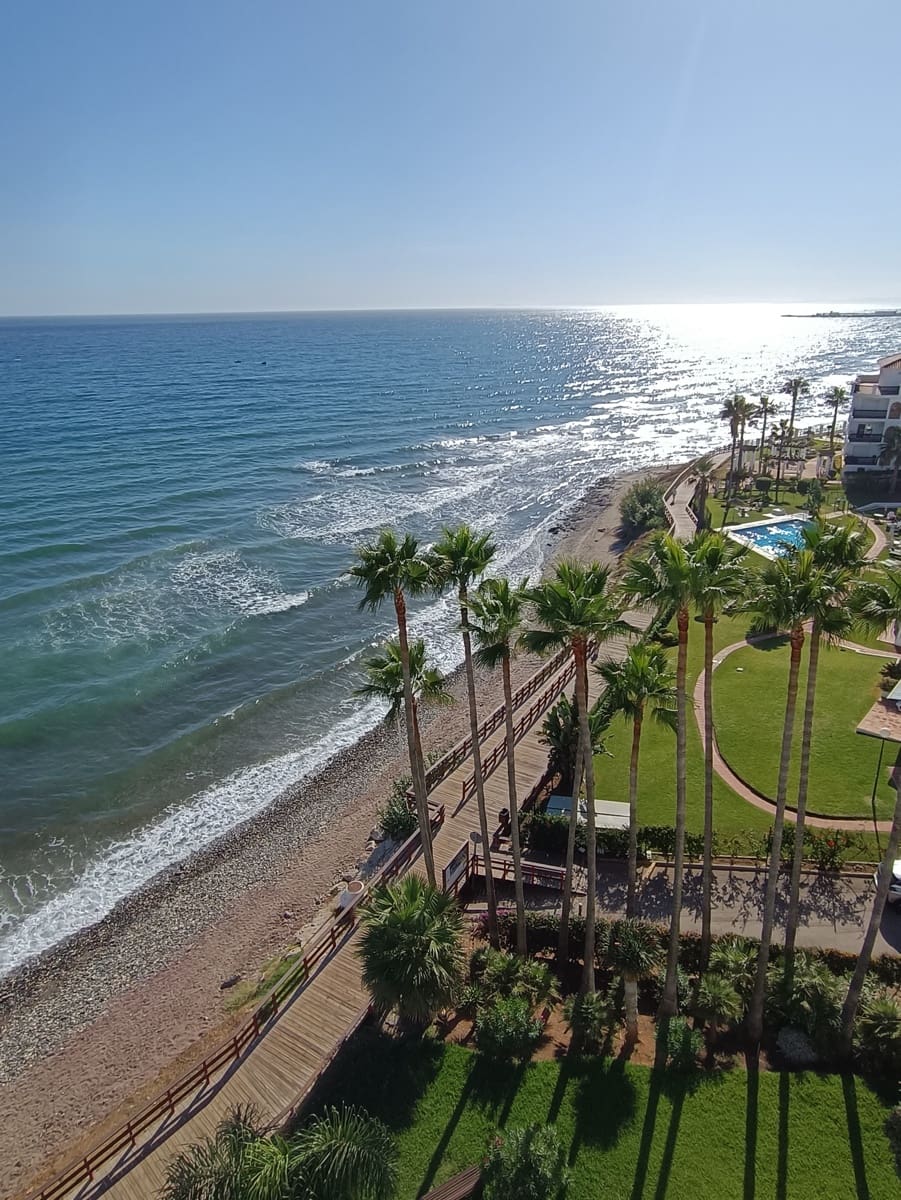 1 soveværelse Strandlejlighed til salg i Mijas Costa med swimmingpool - € 395.000 (Ref: 9401716)