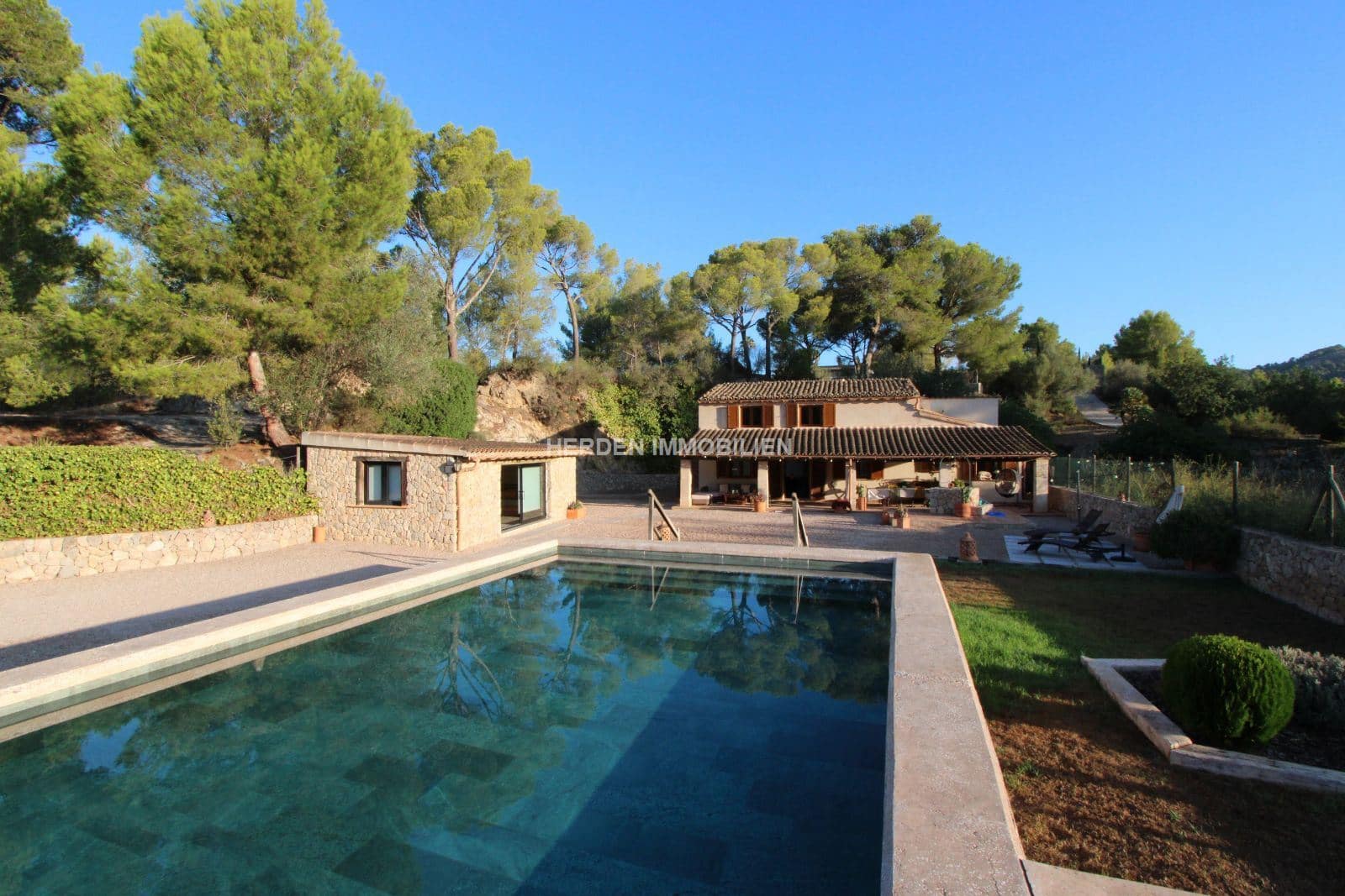 4 soveværelse Finca/Landehus til salg i Calvia med swimmingpool - € 1.995.000 (Ref: 9733918)