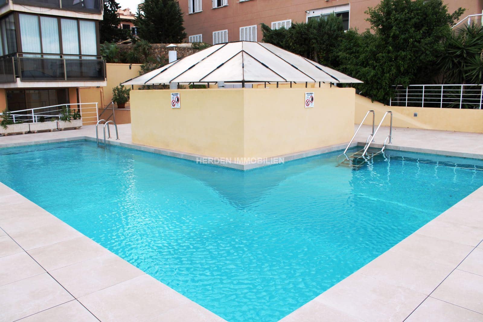 2 bedroom Apartment for sale in Palma de Mallorca with pool - € 439,000 (Ref: 9734020)