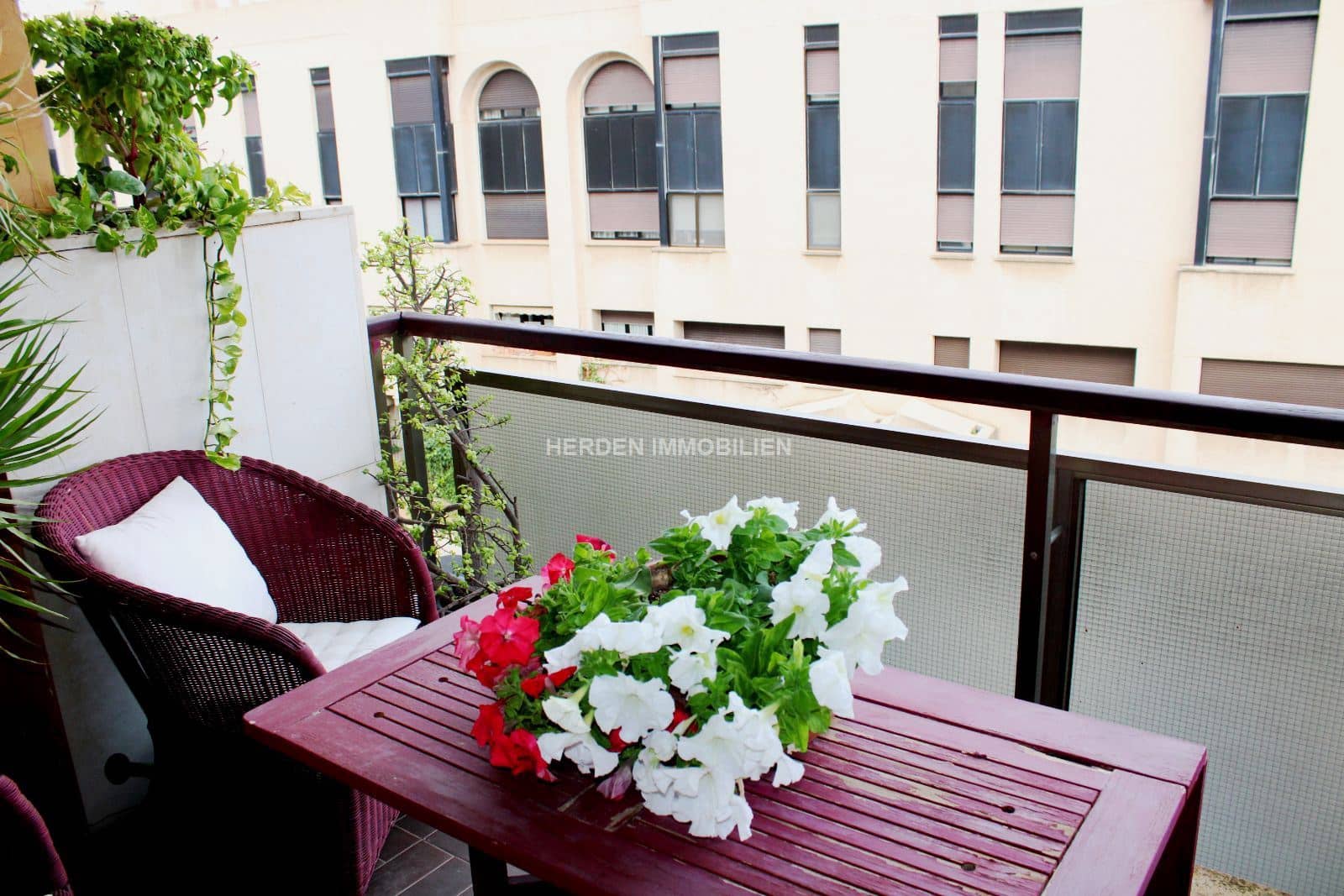 2 bedroom Apartment for sale in Palma de Mallorca with pool - € 439,000 (Ref: 9734020)