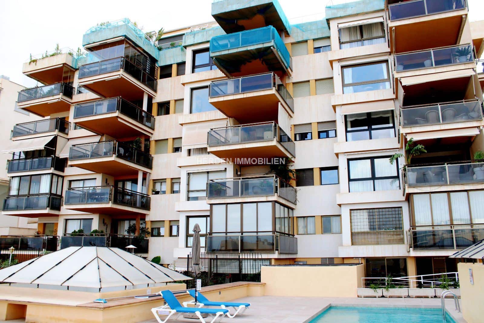 2 bedroom Apartment for sale in Palma de Mallorca with pool - € 439,000 (Ref: 9734020)