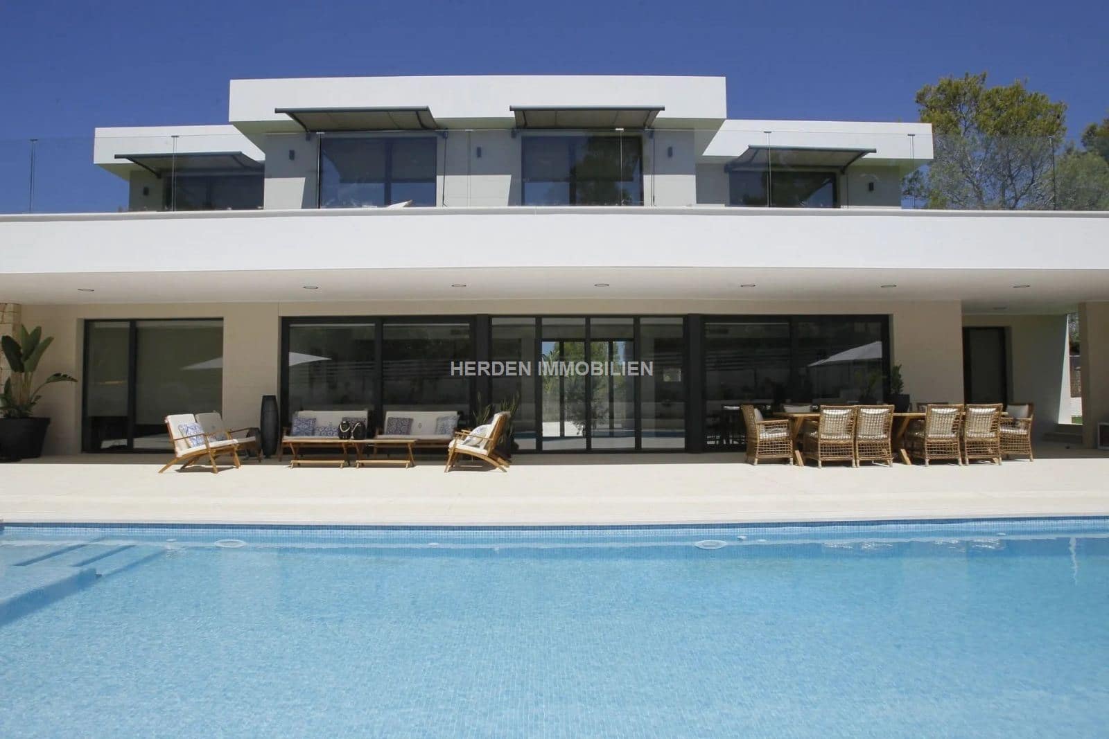 6 bedroom Villa for rent in Calvia with pool - € 10,000 (Ref: 9734029)