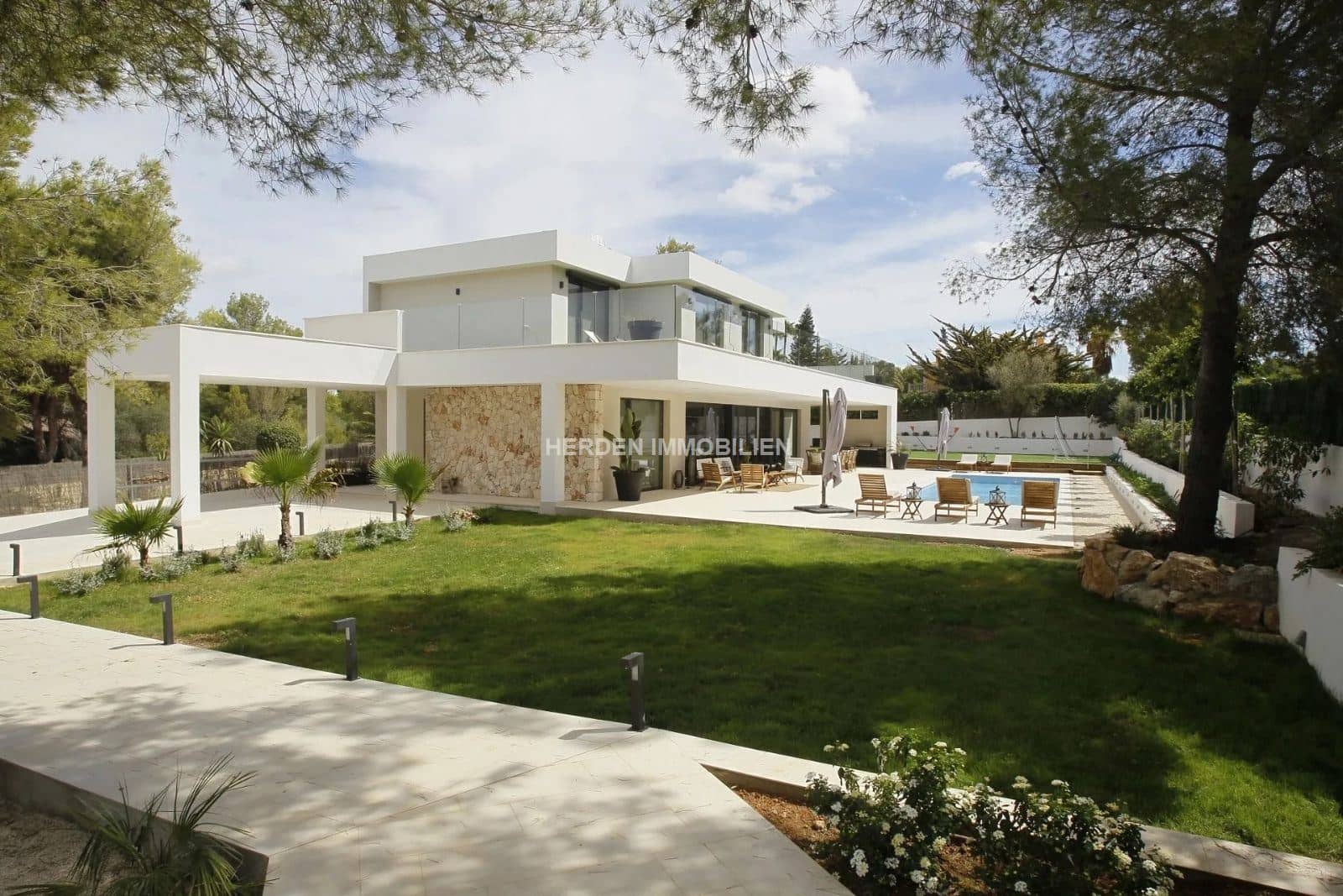 6 bedroom Villa for rent in Calvia with pool - € 10,000 (Ref: 9734029)