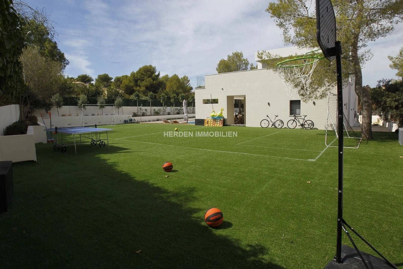 6 bedroom Villa for rent in Calvia with pool - € 10,000 (Ref: 9734029)