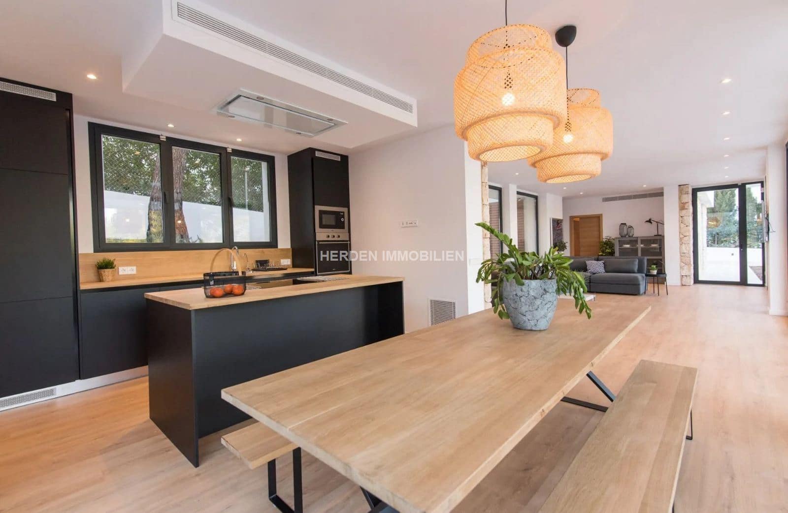 6 bedroom Villa for rent in Calvia with pool - € 10,000 (Ref: 9734030)