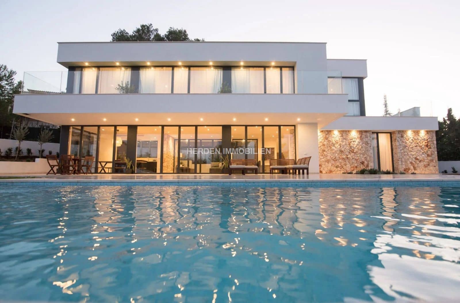 6 bedroom Villa for rent in Calvia with pool - € 10,000 (Ref: 9734030)