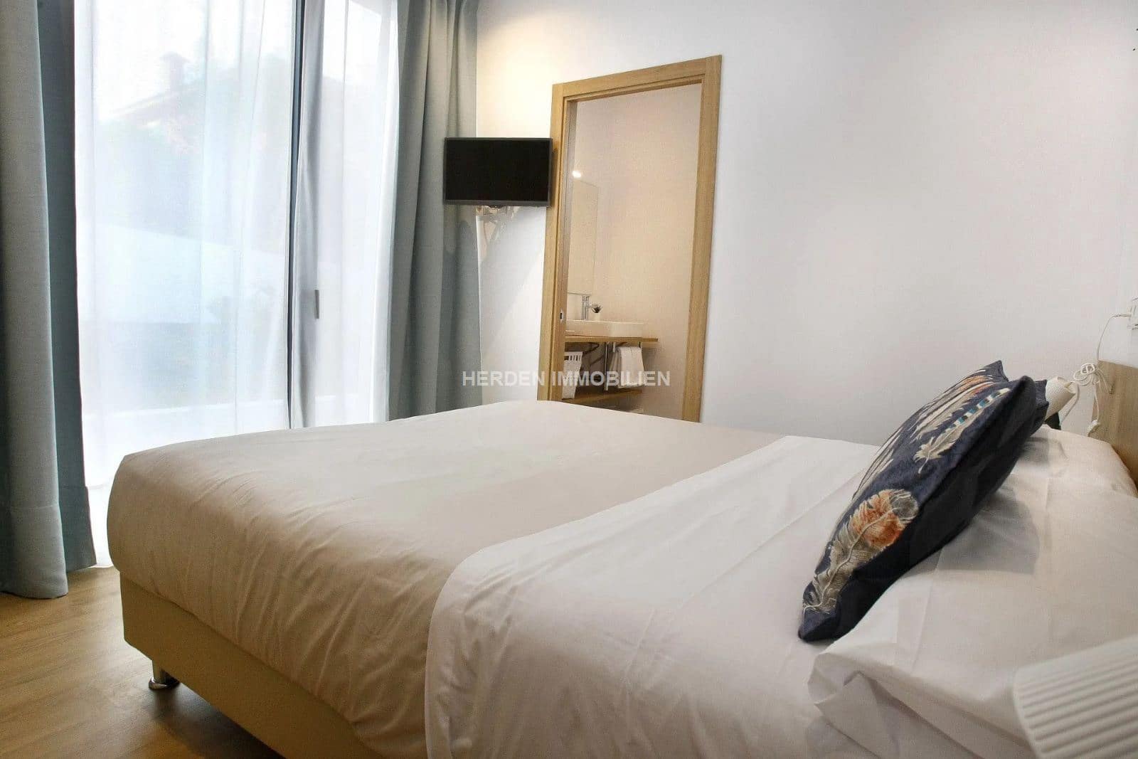 6 bedroom Villa for rent in Calvia with pool - € 10,000 (Ref: 9734030)