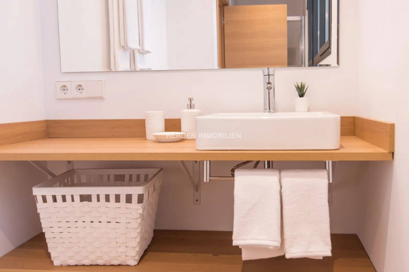 6 bedroom Villa for rent in Calvia with pool - € 10,000 (Ref: 9734030)