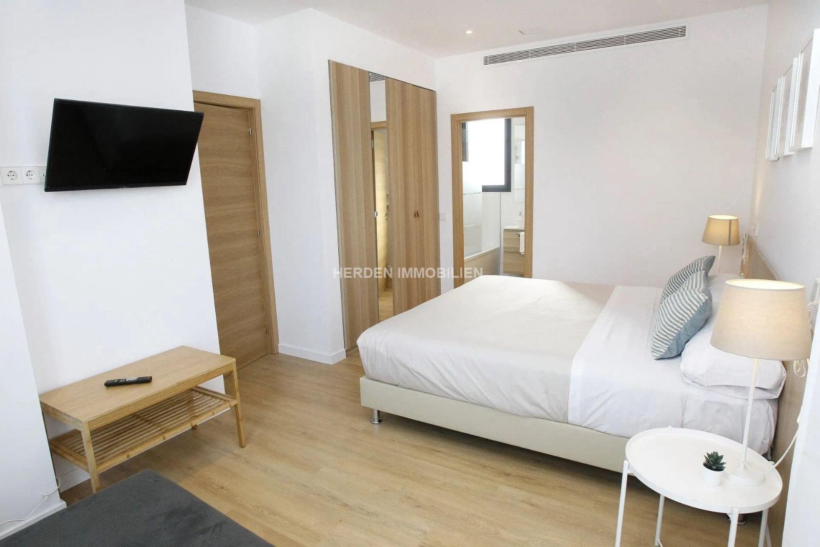 6 bedroom Villa for rent in Calvia with pool - € 10,000 (Ref: 9734030)