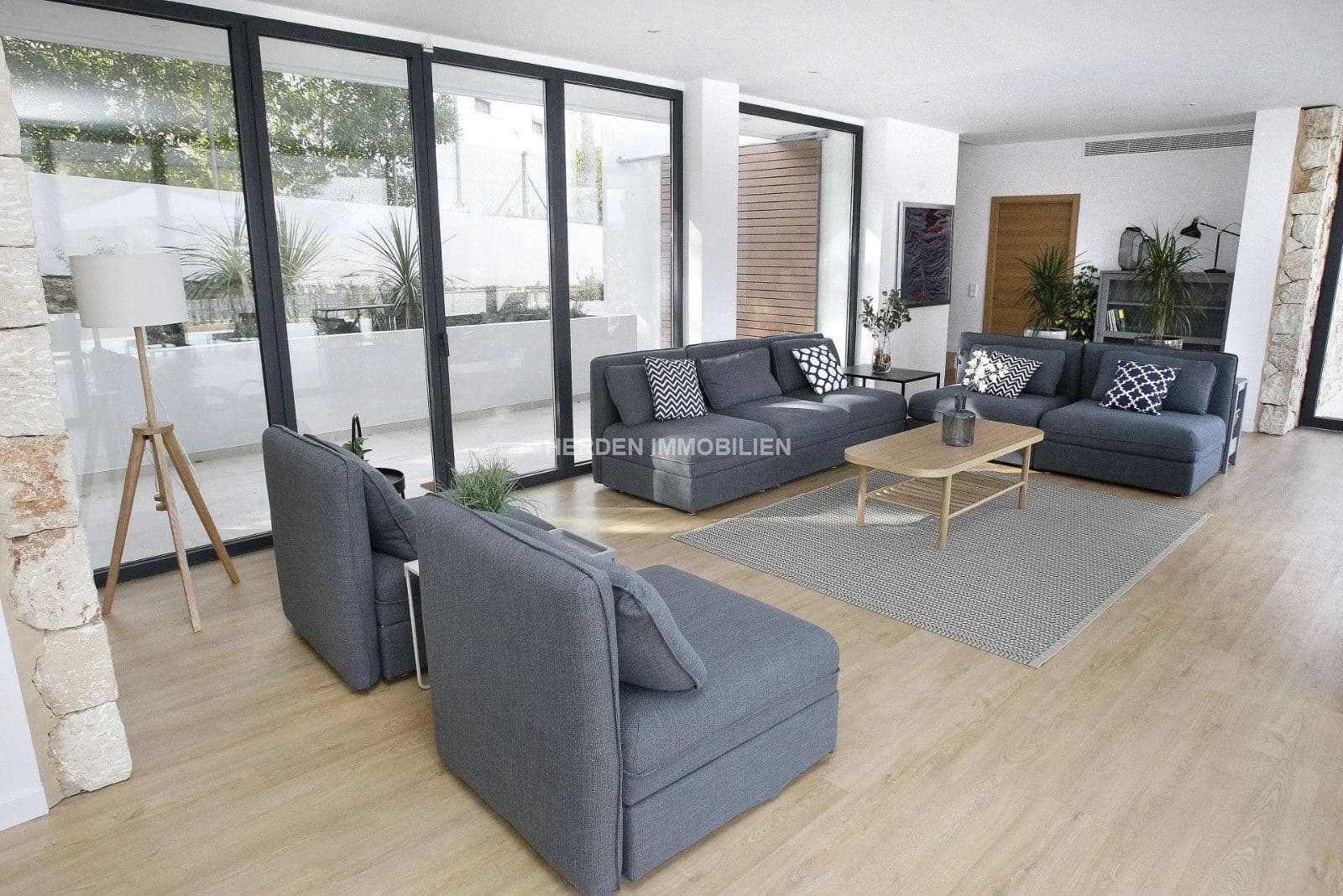 6 bedroom Villa for rent in Calvia with pool - € 10,000 (Ref: 9734030)