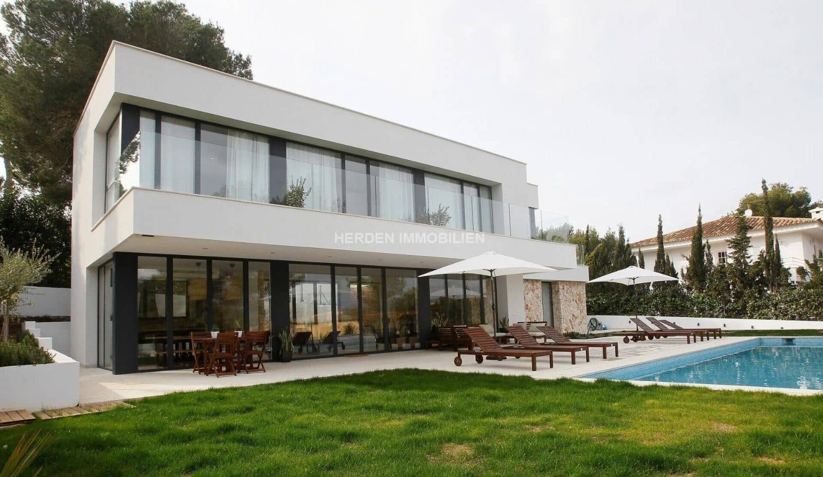 6 bedroom Villa for rent in Calvia with pool - € 10,000 (Ref: 9734030)