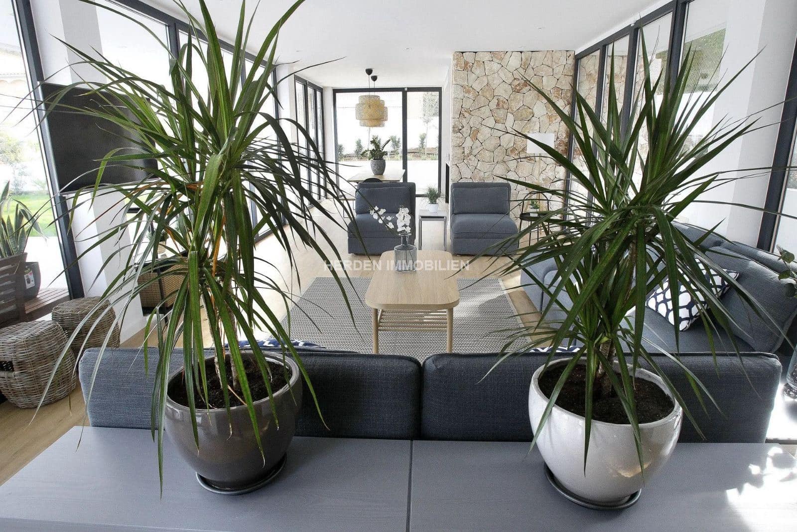 6 bedroom Villa for rent in Calvia with pool - € 10,000 (Ref: 9734030)