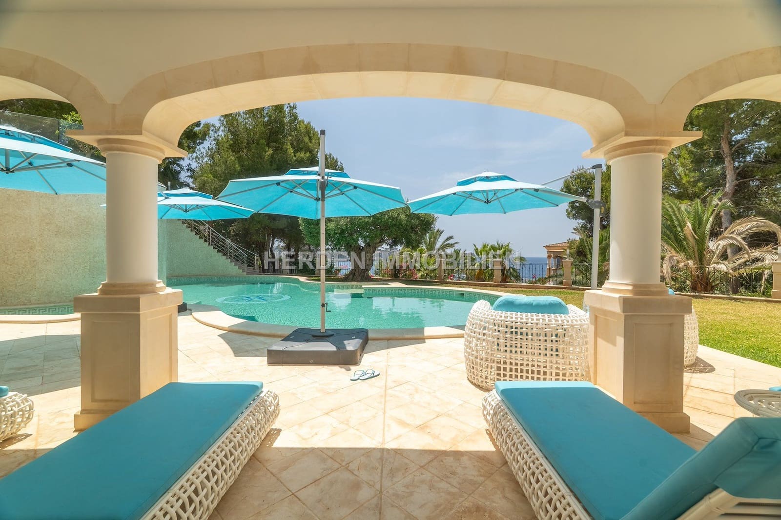 Chalet de 7 habitaciones en Calvià en venta con piscina - 6.950.000 € (Ref: 9734031)