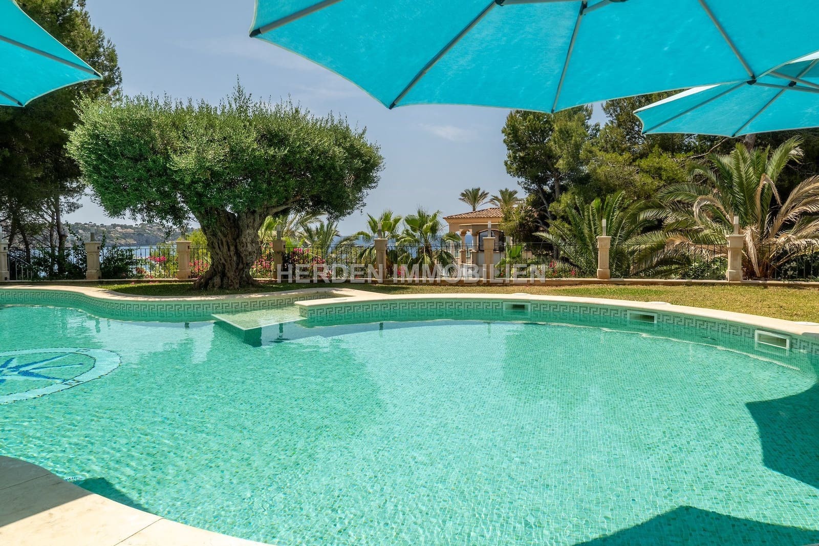 Chalet de 7 habitaciones en Calvià en venta con piscina - 6.950.000 € (Ref: 9734031)