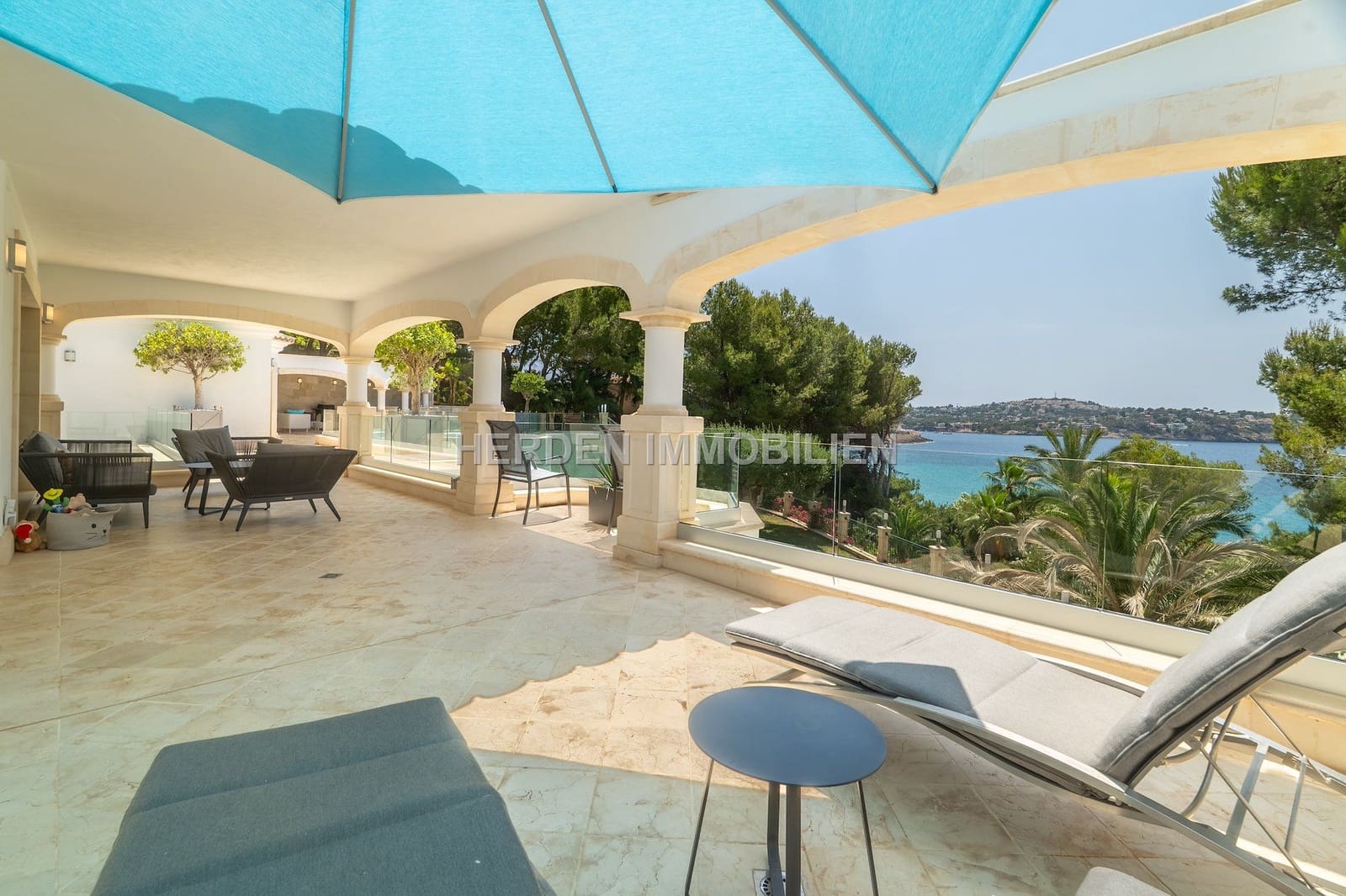 Chalet de 7 habitaciones en Calvià en venta con piscina - 6.950.000 € (Ref: 9734031)