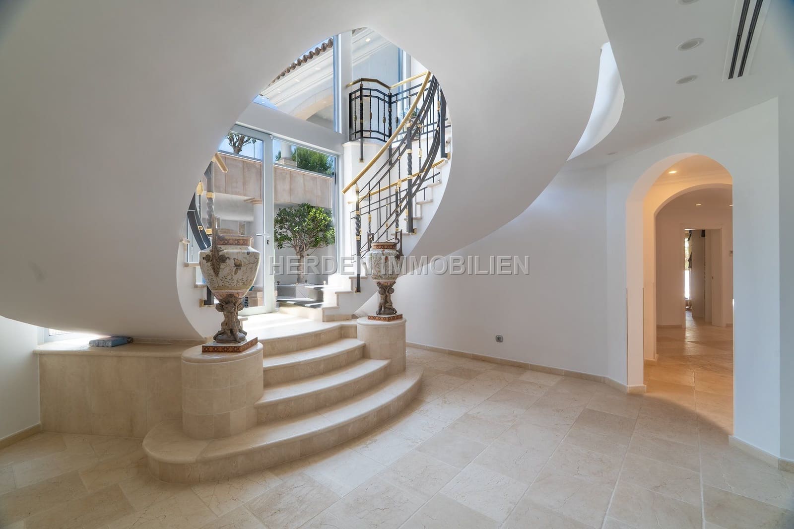 Chalet de 7 habitaciones en Calvià en venta con piscina - 6.950.000 € (Ref: 9734031)