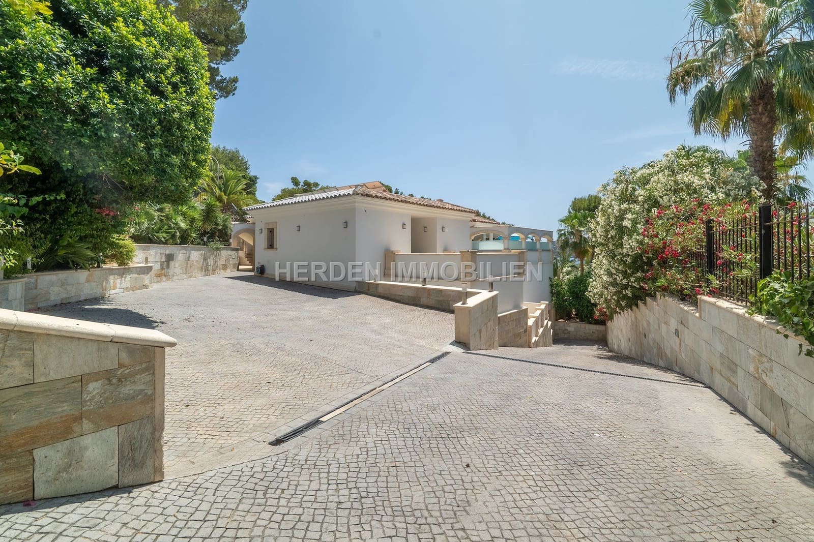 Chalet de 7 habitaciones en Calvià en venta con piscina - 6.950.000 € (Ref: 9734031)